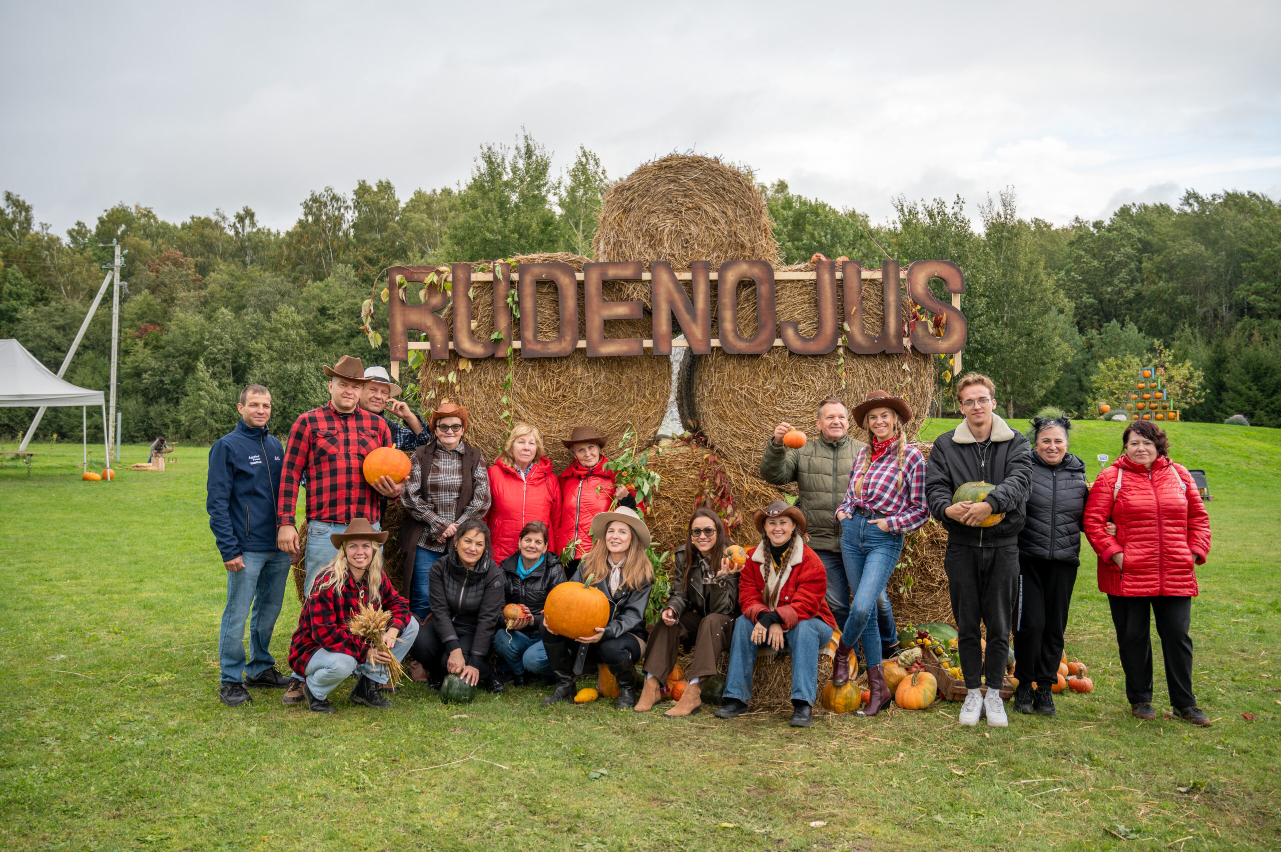 Rudens gėrybių ir bendrystės šventė „RUDENOJUS“ Daugėlaičiuose vėl subūrė gausų būrį lankytojų